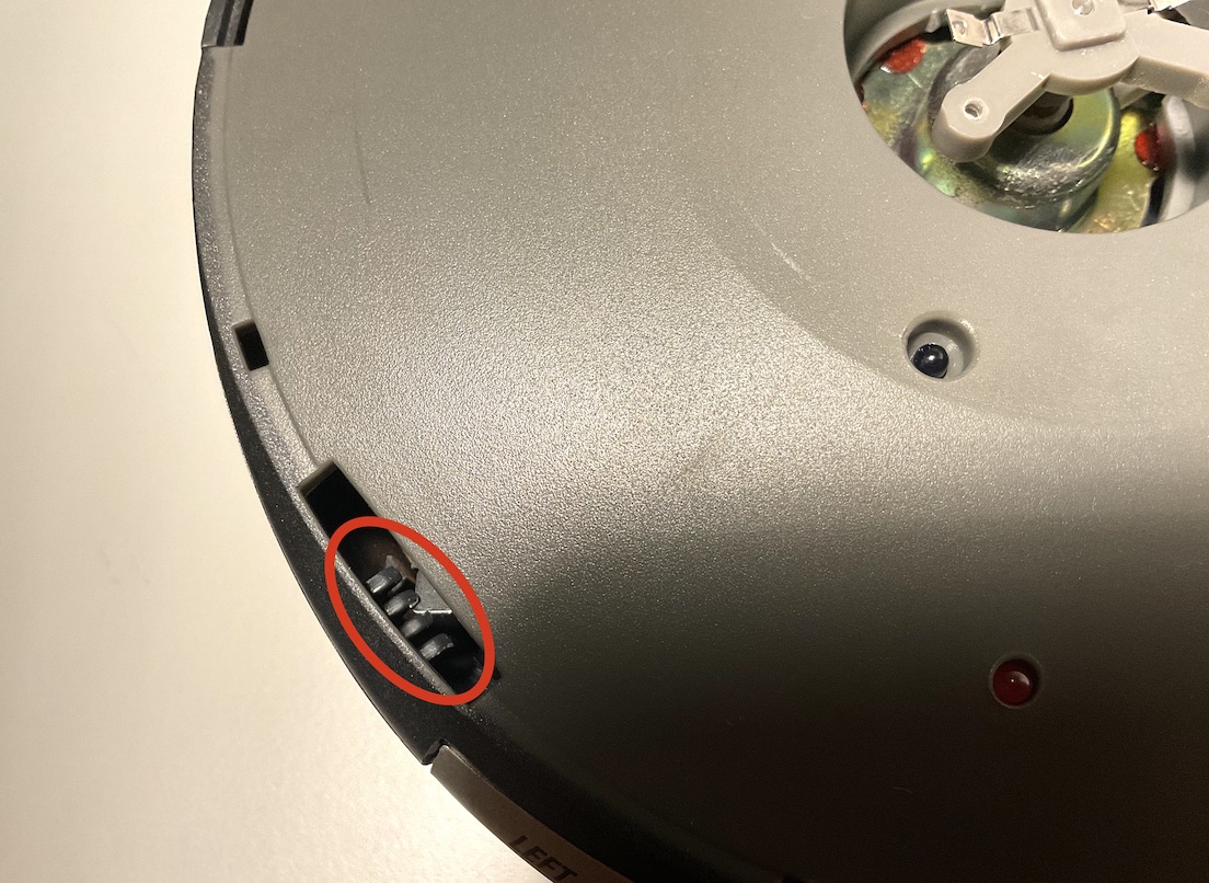 Inside the base, there are notches that go towards the center