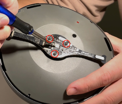 Note the square center peg and the triangular screw arrangement - automatic alignment!